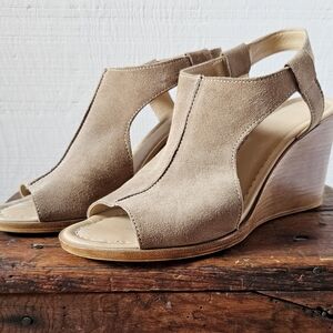 Sophia Milano tan suede peep toe sling back wedge sandles women's size 9.
